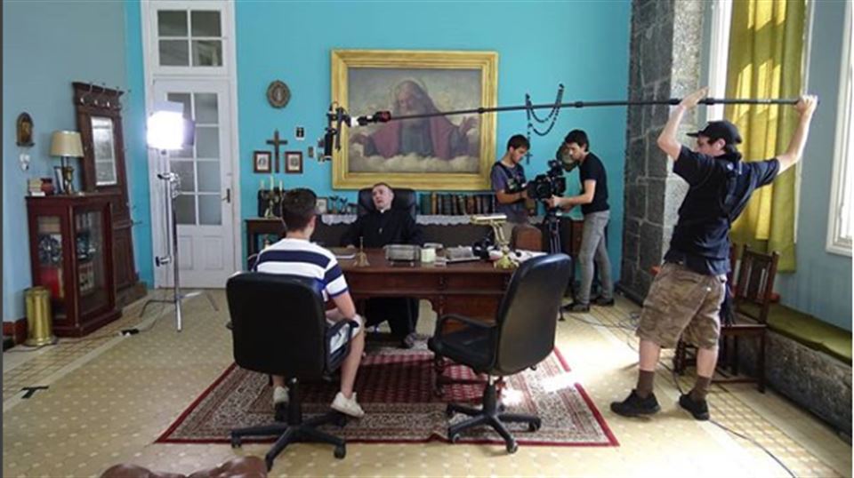 Zuzenen bulegoan grabatzen