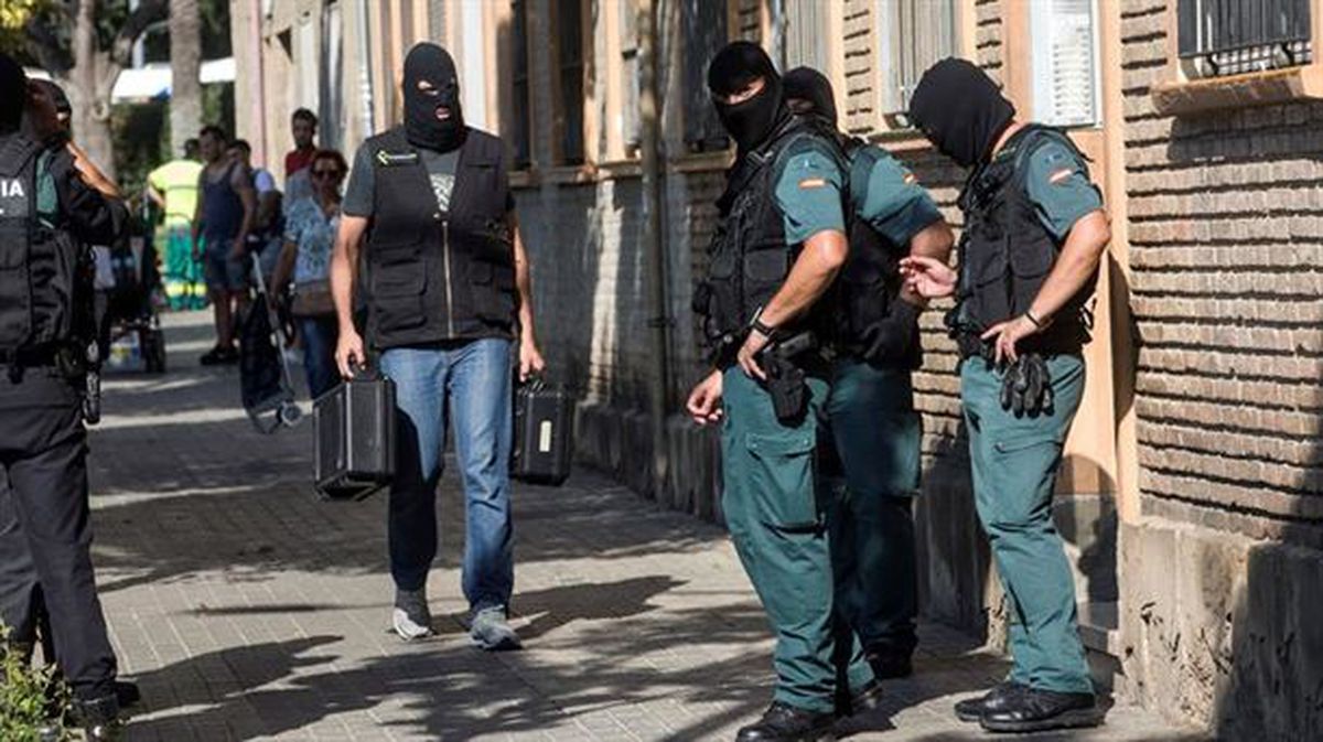 Registro de la Guardia Civil en Mataró. Foto: Efe