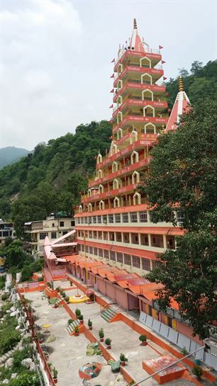 Nos fuimos con Gurutze a ver el templo hinduista Boothnath.