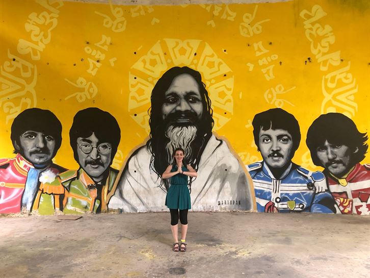 Con Gurutze visitamos en Rishikesh el retiro espiritual delos Beatles.