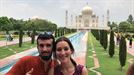 Hodei y su novia junto al Taj Mahal, una de las 7 maravillas del mundo.