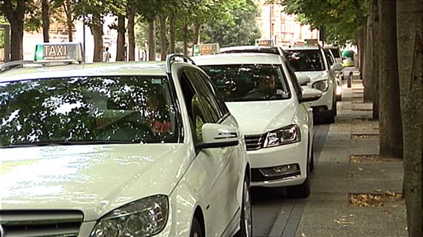 En Álava hay 194 licencias de taxi frente a 42 VTC, vehículos con conductor