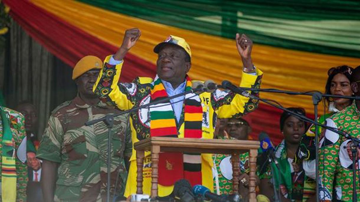 Mnangagwa Zimbabweko presidente berria jarraitzaileen aurrean, Hararen