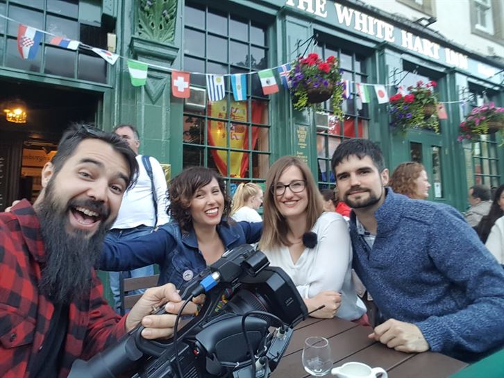 Comiendo en el White Hart Inn de Grassmarket con los navarros Carlos Arricibita y Jaione Ayerra