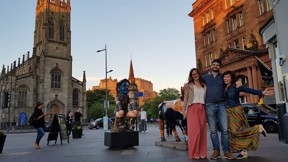 Paseando por el centro de Edimburgo con Carlos y Jaione