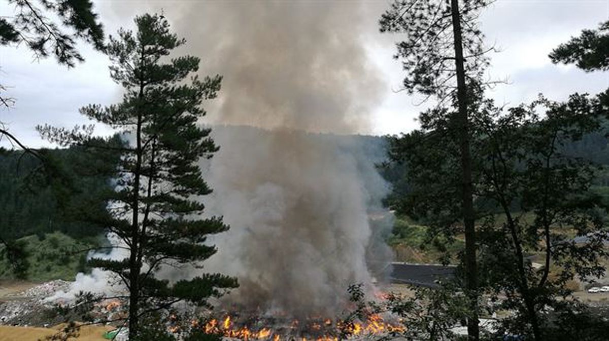 INCENDIO VERTEDERO ZALLA ZABORTEGIA SUTEA IKER SALGADO