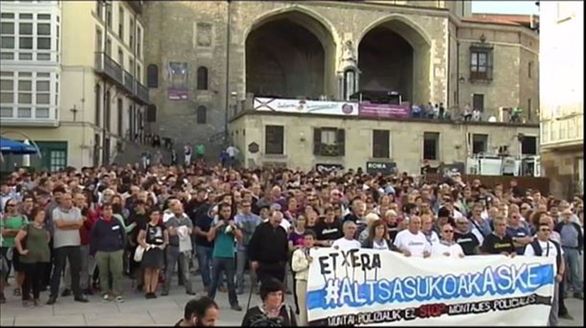 Concentración en la plaza de la Virgen Blanca. Foto: EiTB