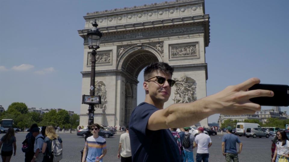 Pello Reparaz abeslari eta aurkezlea, Parisen. (Argazkia: EiTB)