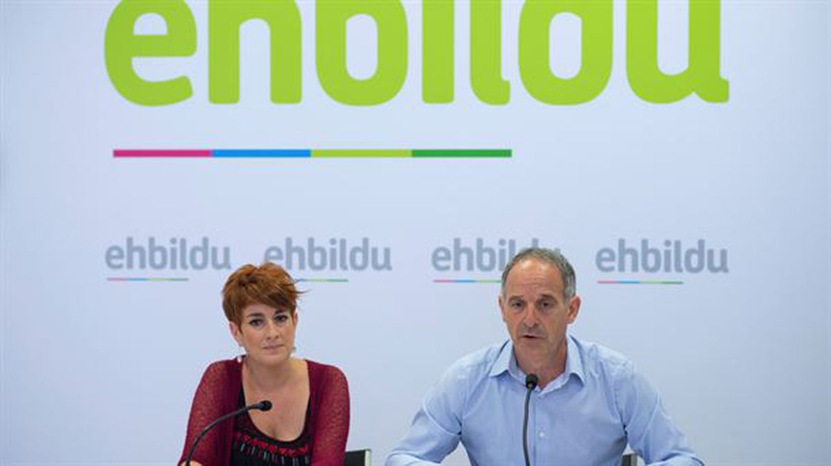 Bakartxo Ruiz y Adolfo Araiz, en la rueda de prensa de EH Bildu / EFE.