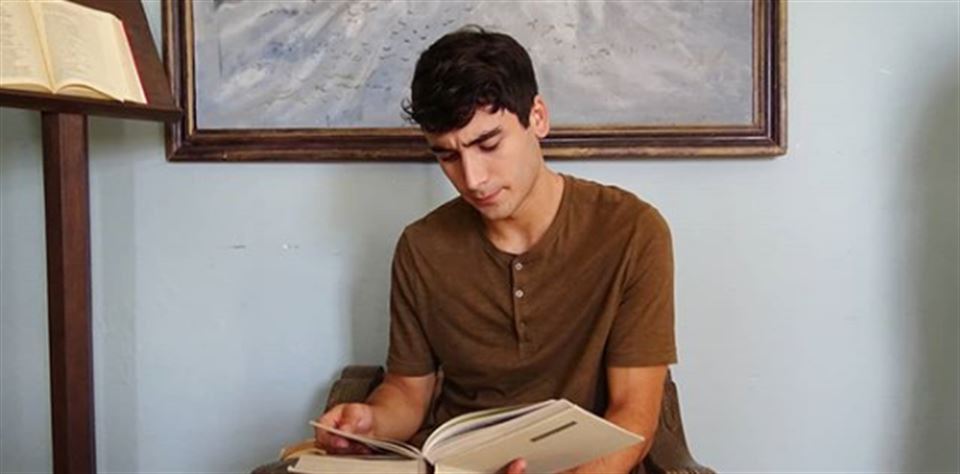 Julen, irakurtzen. Txintxotu ote da?