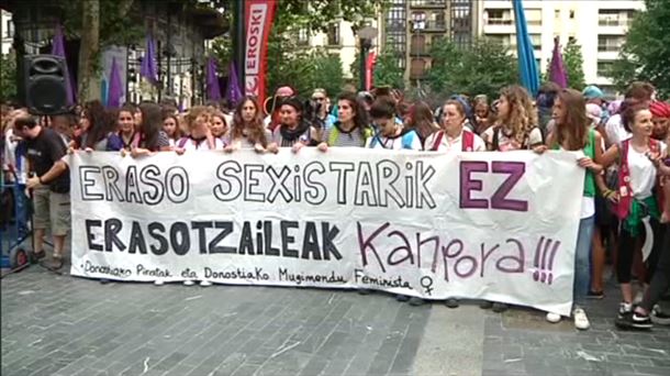 Ostiral arratsaldean Donostian izandak protestaren irudia: EiTB