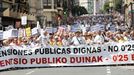 Miles de pensionistas llevan su protesta a las fiestas de Bilbao