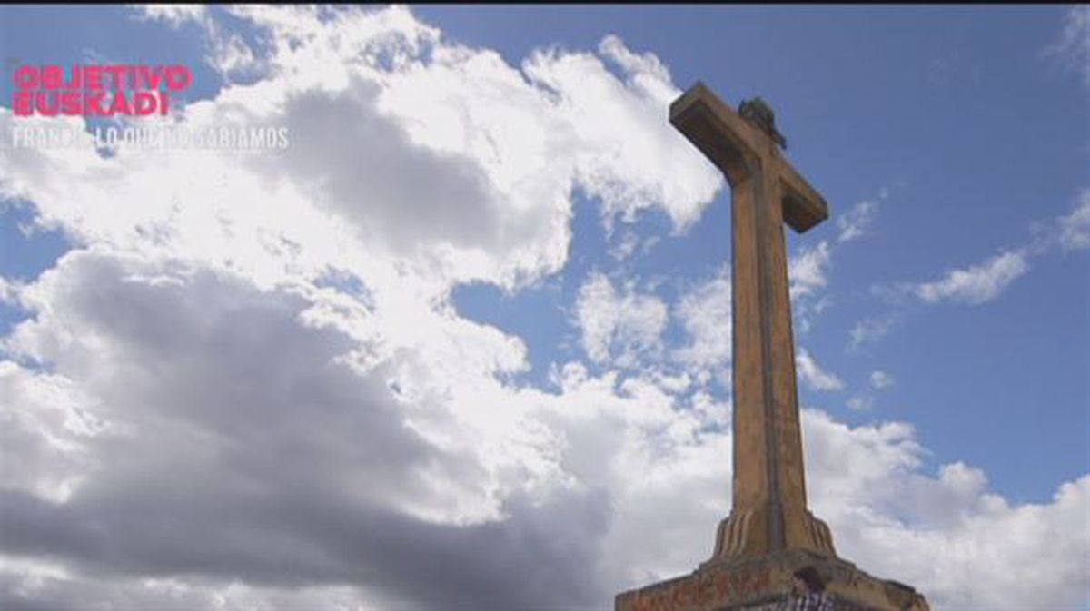 El alcalde de Vitoria rechaza derribar la cruz del monte Olarizu