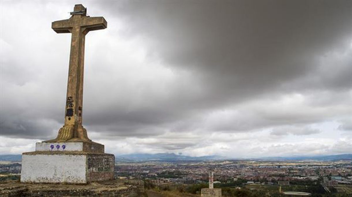 ¿Es franquista la cruz de Olarizu que quieren derribar en Vitoria-Gasteiz? 