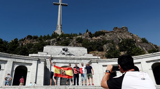 La afluencia de visitantes ha subido estos días en el Valle de los caidos. Foto: EFE