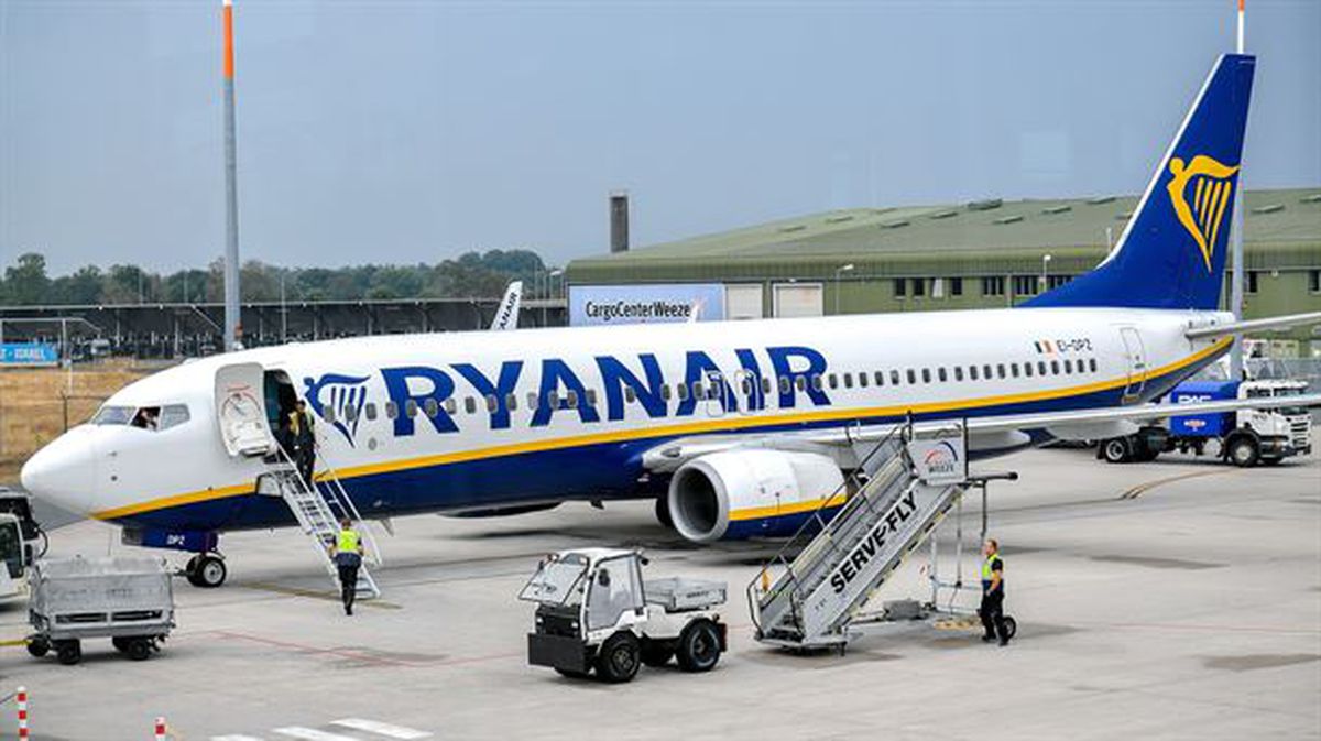 Un avión de Ryanair / Foto de archivo: EFE.