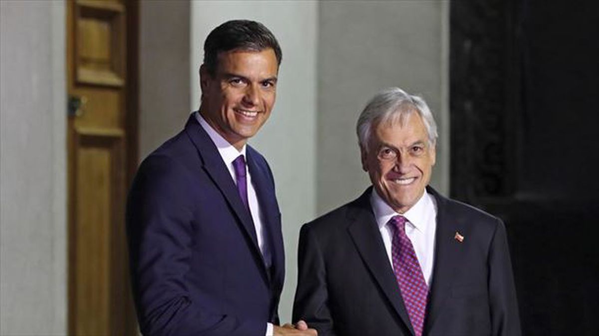 Pedro Sánchez y Sebastián Piñera. Foto: EFE
