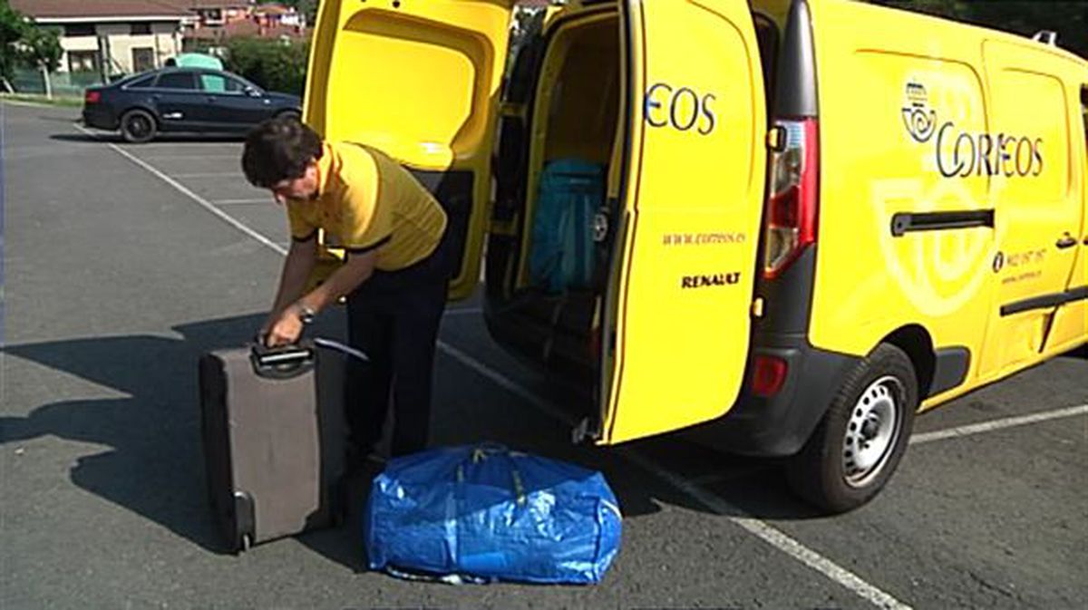 Correos ofrece un servicio de transporte de mochilas a peregrinos en el Camino de Santiago