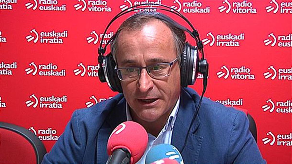 Alfonso Alonso Radio Euskadin elkarrizketatu dute. Argazkia: Radio Euskadi. 