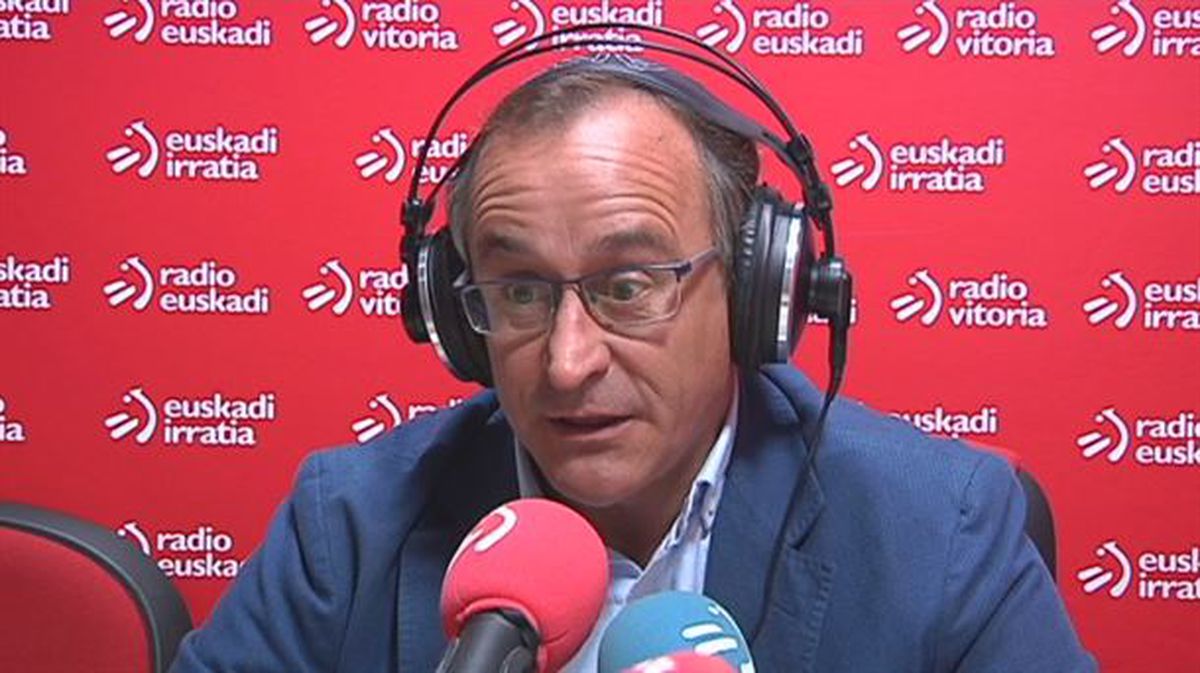 Alfonso Alonso Radio Euskadin elkarrizketatu dute. Argazkia: Radio Euskadi. 