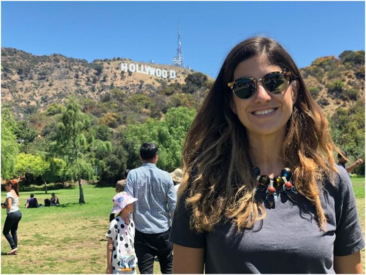 Victoria es una bilbaína que trabaja en los estudios Warner.