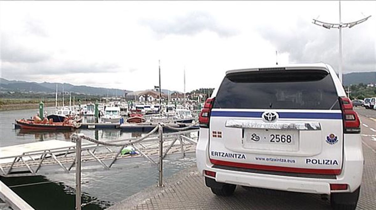 Hallan el cadáver de una mujer en el agua en el puntal de Hondarribia. Imagen: EITB