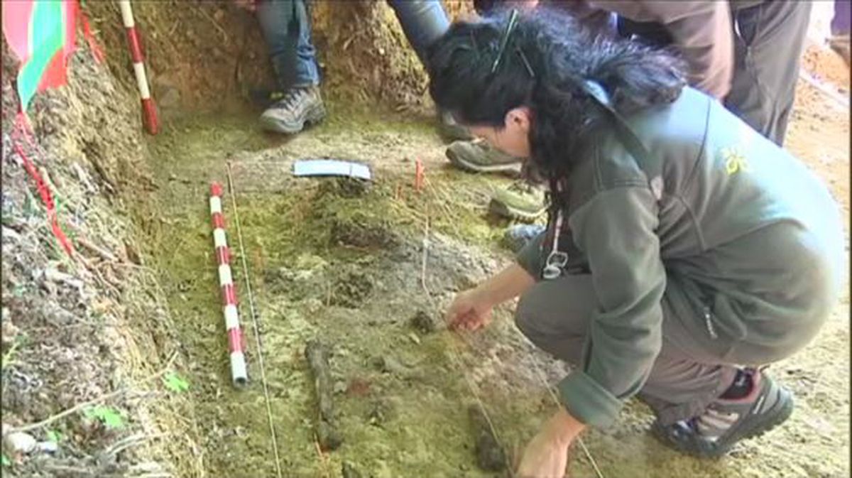 La exhumación de Marcelo Lasa se ha llevado a cabo en Lizarrusti. Captura de pantalla de ETB.