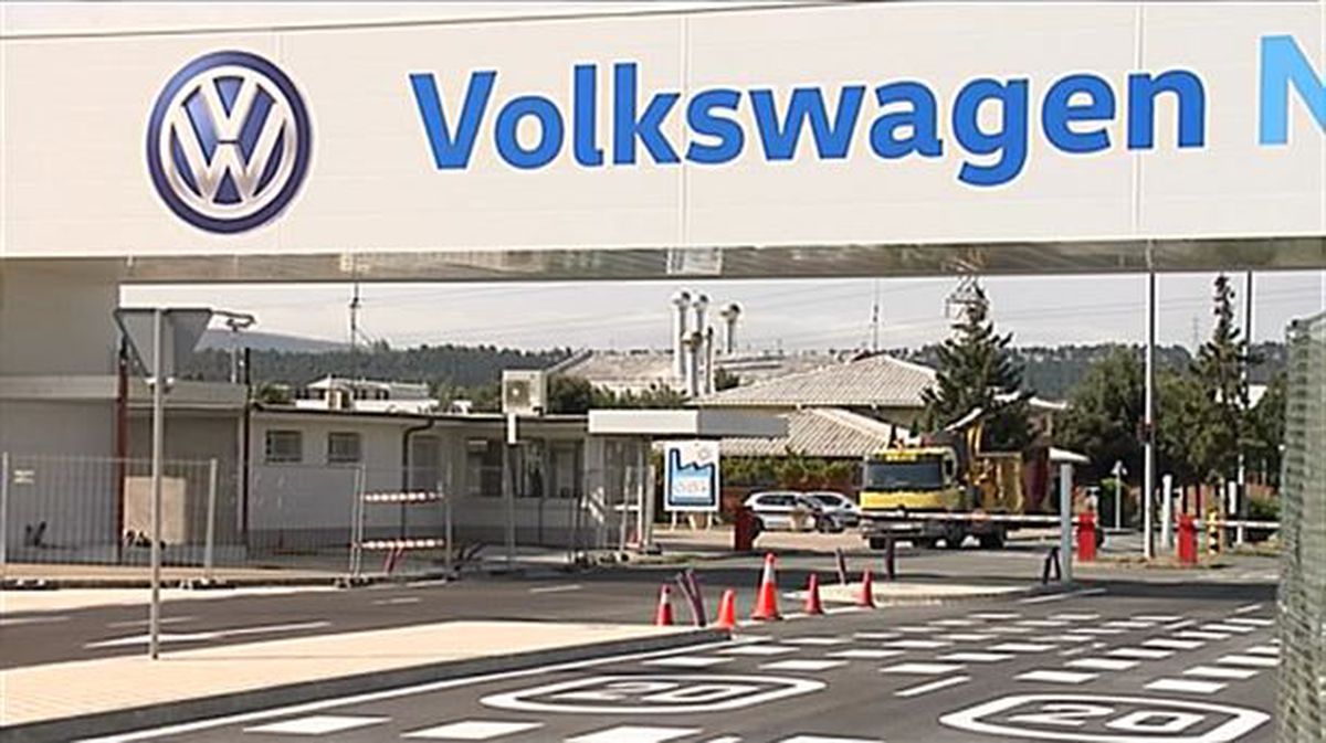 Volkswagen konpainiaren lantegia Landabenen. Artxiboko irduia: EiTB