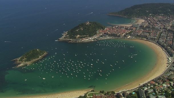 La bahía de La Concha desde el aire.