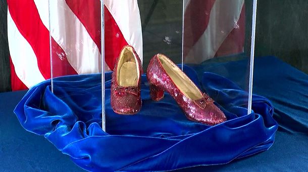 El par de zapatos ha sido recuperado en Mineápolis. Foto: AFP. 