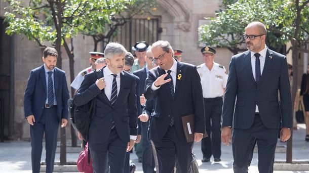 Quim Torra (c), junto a Miquel Buch (d), y Fernando Grande-Marlaska (i).