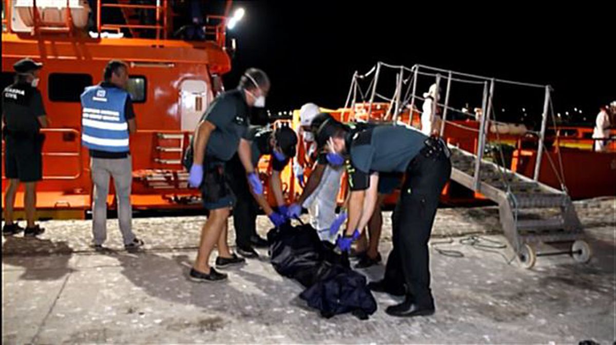 Llegada al puerto de Motril de migrantes rescatados. Foto: EFE