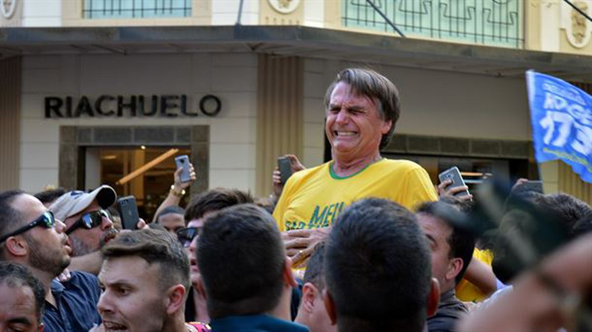 Jair Bolsonaro jende artean, erasoa gertatu denean. Argazkia: EFE