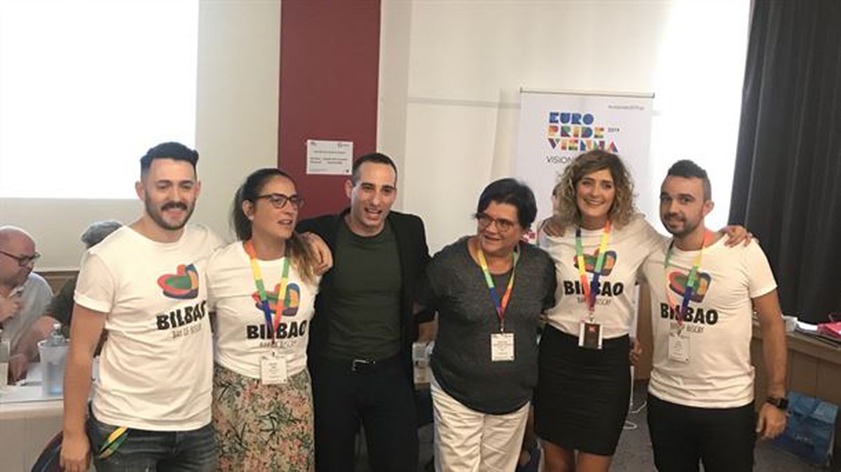 Representantes de Bilbaopride tras conocer la decisión. Foto: @europride