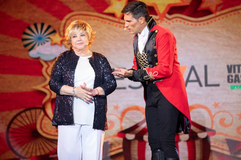 Karina abeslaria, Luis Larrodera aurkezlearekin.