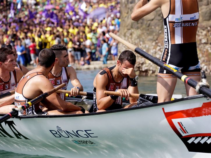 Zierbena se lamenta tras ser segundo en La Concha. Foto: EFE