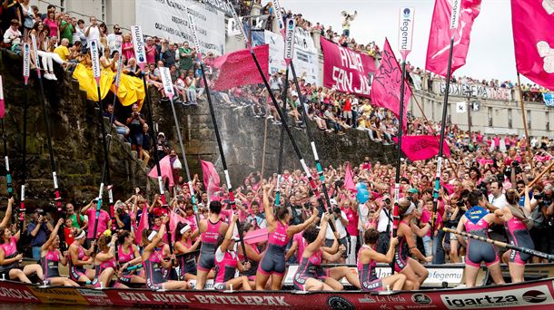 Las remeras de San Juan celebran la victoria en la Bandera de la Concha de 2018. Foto: EFE
