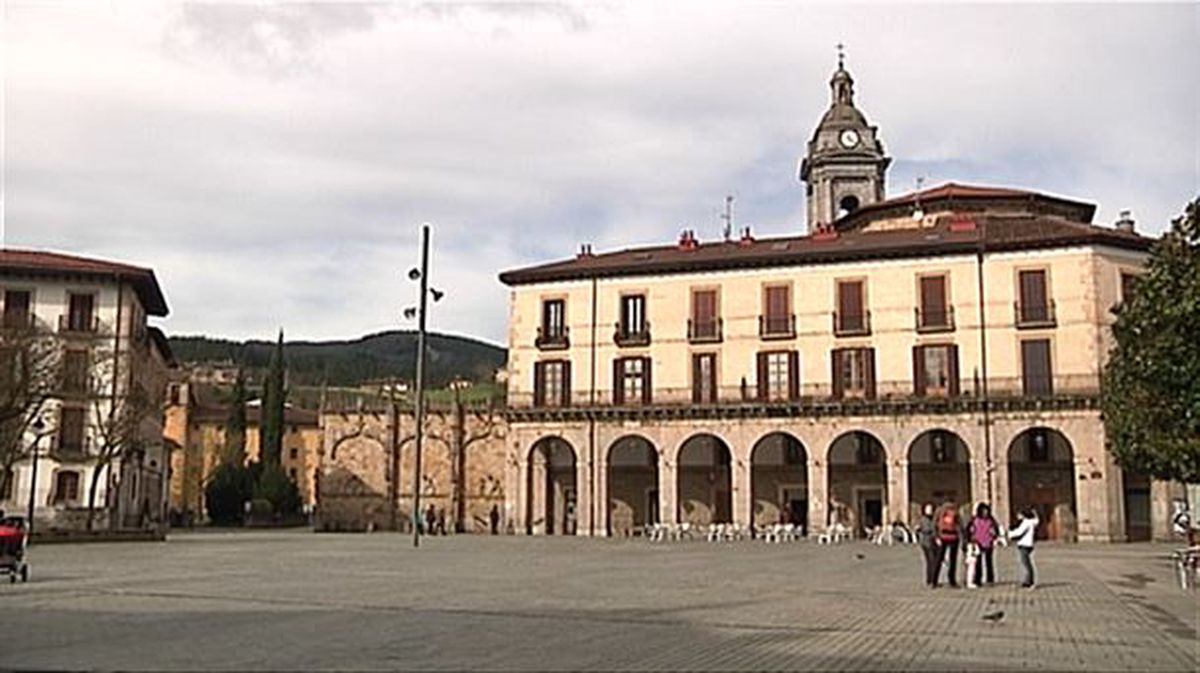 Plaza del Ayuntamiento de Oñati. Foto: Luis Dadebat