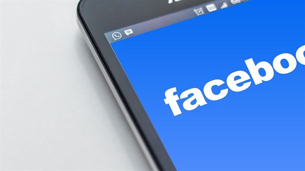 Facebook sare soziala telefono mugikor batean