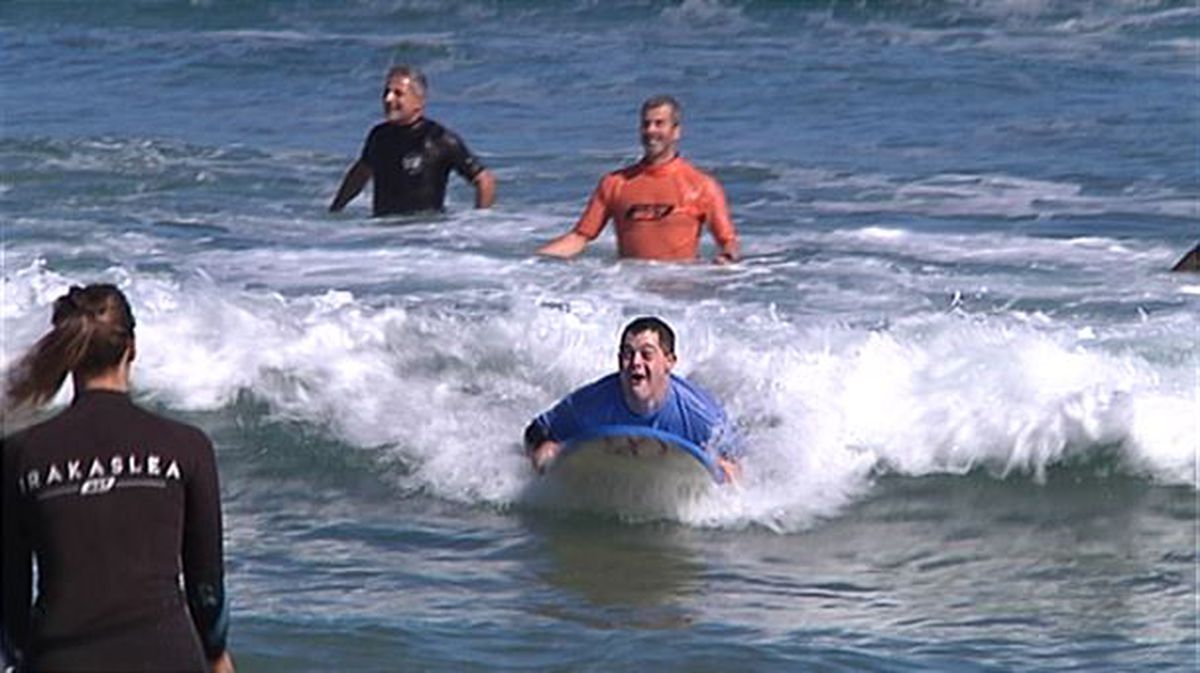 Surfeando en Bakio