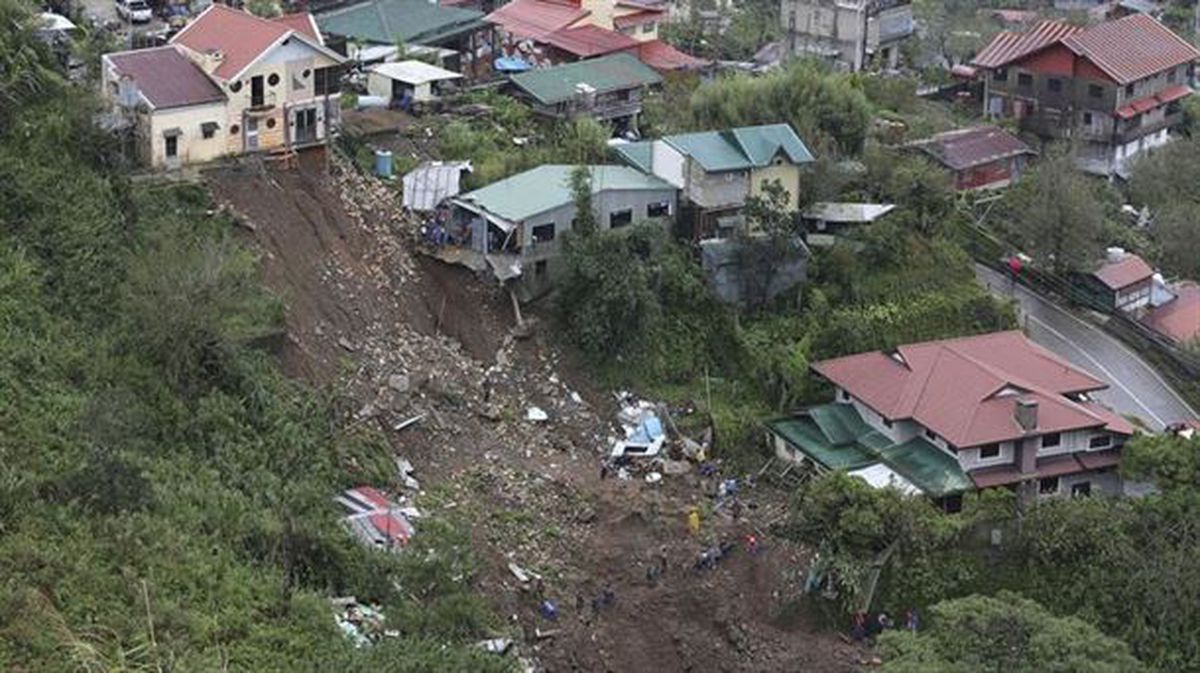 Desprendimiento provocado por el tifón en Filipinas. Foto: Efe