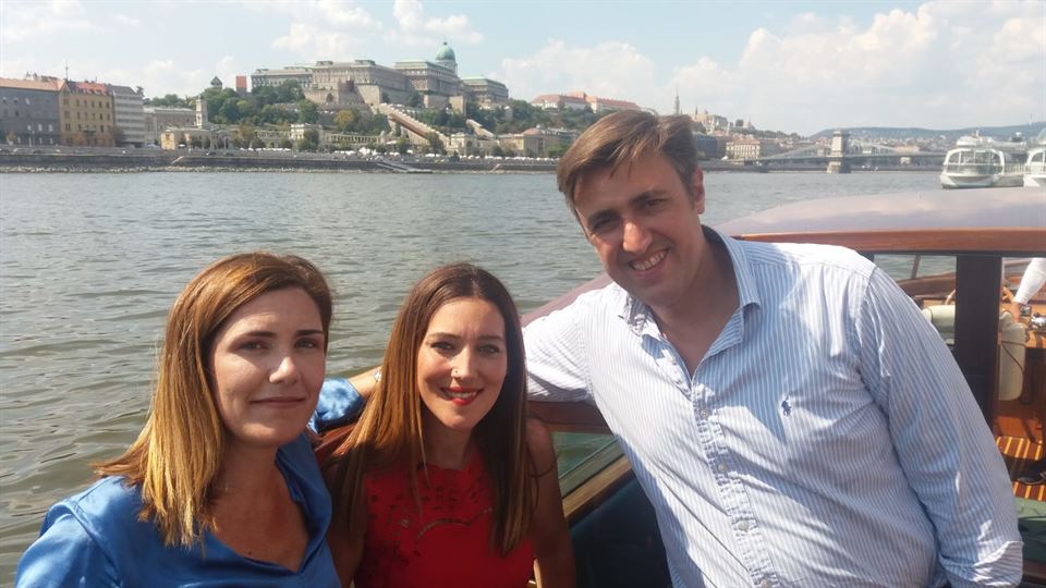 Tour por le río de Budapest con Maite, de Bilbao, y su marido