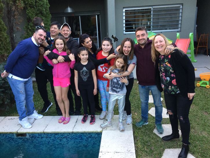 Disfrutando de un asado argentino con la familia de Itxaso