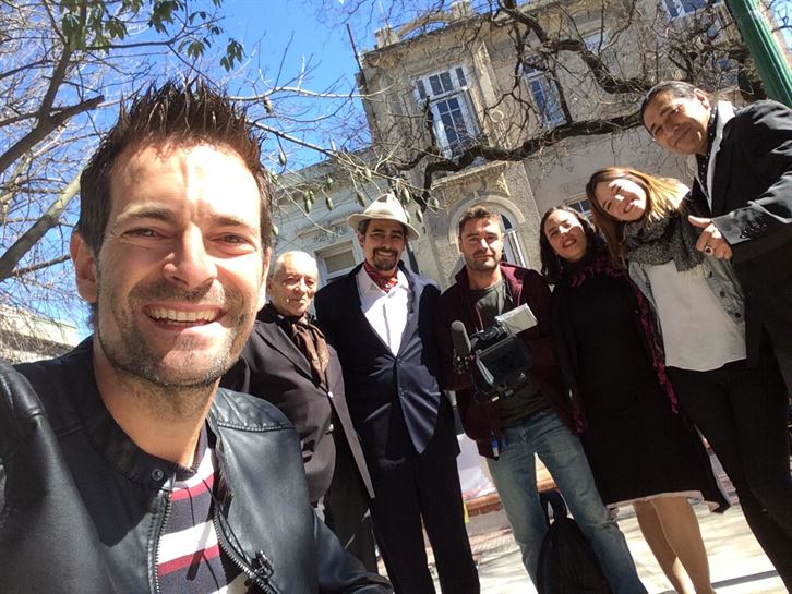 Roberto Vázquez junto a vascos de la Euskal Etxea Laurak Bat de Buenos Aires