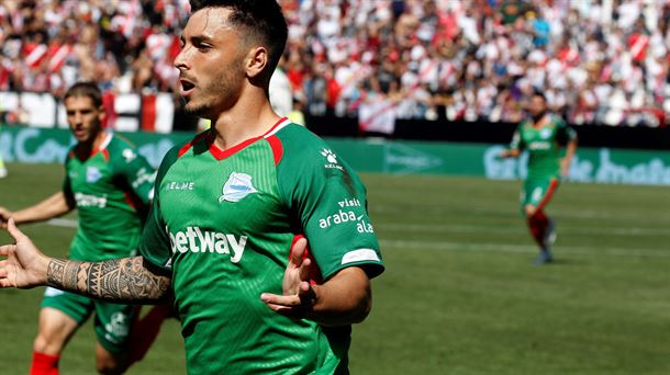 Ximo Navarro: "En el Alavés nos va bien jugando como jugamos"