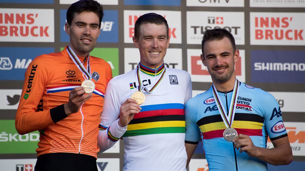 De izquierda a derecha: Tom Dumoulin, Rohan Dennis eta Victor Campenaerts. Foto: EFE