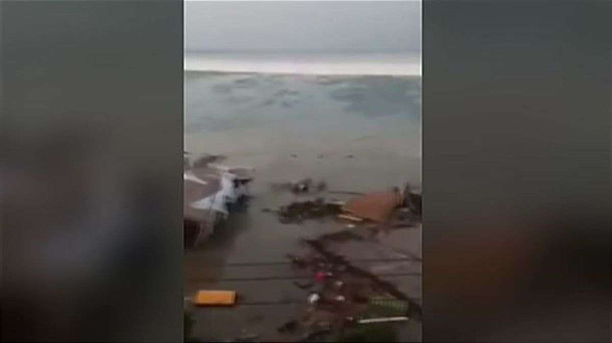Al menos 384 muertos por los terremotos y el tsunami en Indonesia