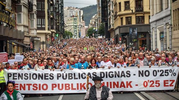 Pentsiodunek urriaren 1ean Bilbon egin zuten manifestazioa. Artxiboko argazkia: EFE