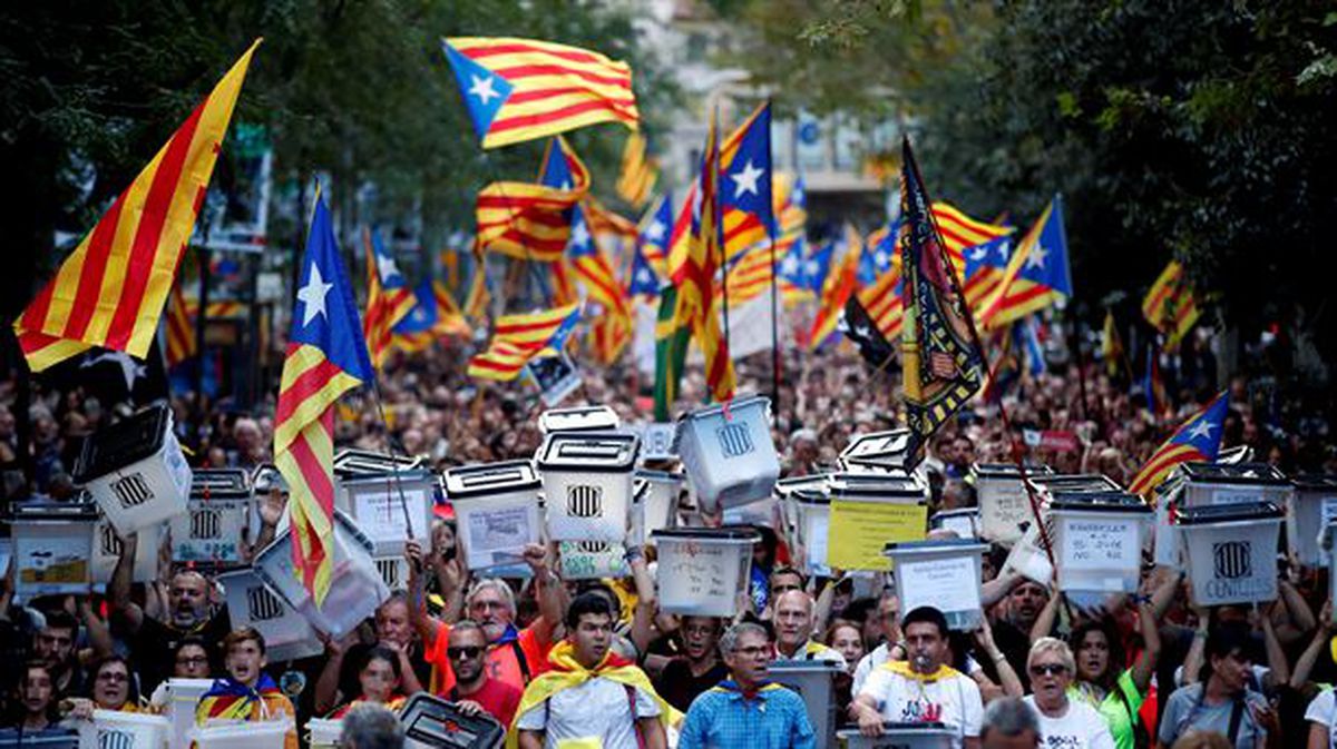 Kataluniako erreferendumaren urteurrena: Manifestazio handia Bartzelonan
