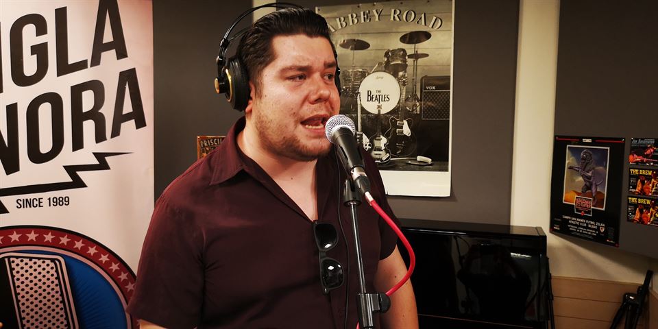 Agustí Burriel, cantante de Los Torontos en acción